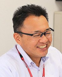 青柳 利弘 氏