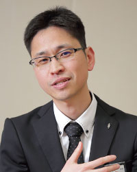 堀越 裕一 氏