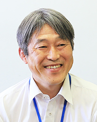 山本 学 氏